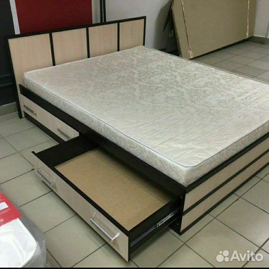 Кровать