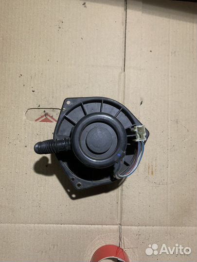 Моторчик отопителя Nissan Primera P11