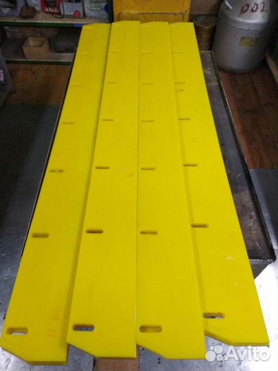 Скребок полиуретановый для асфальтоукладчиков hamm