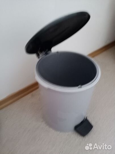 Мусорное ведро с педалью