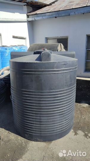 Бак 2000 литров новый (2 куба)