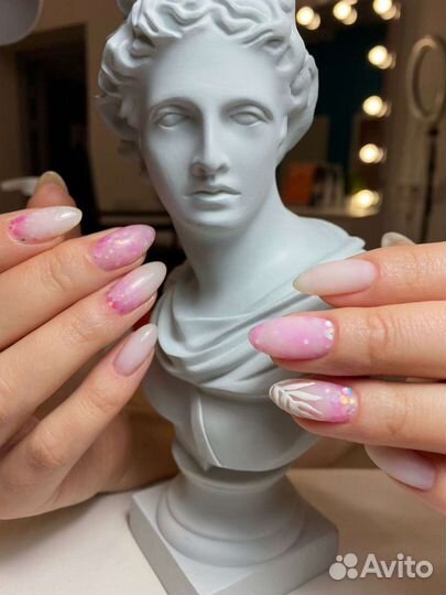 Услуги маникюра, педикюра