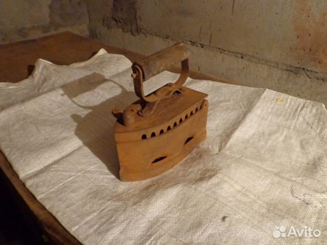 Утюг старинный на углях