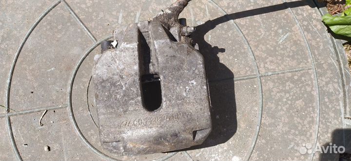 BMW E39 передний правый суппорт