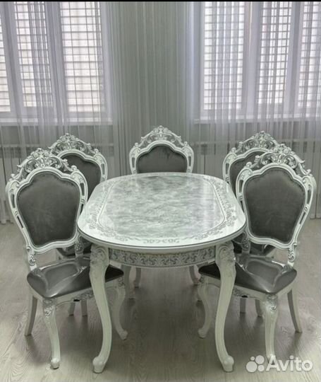 Столы и стулья