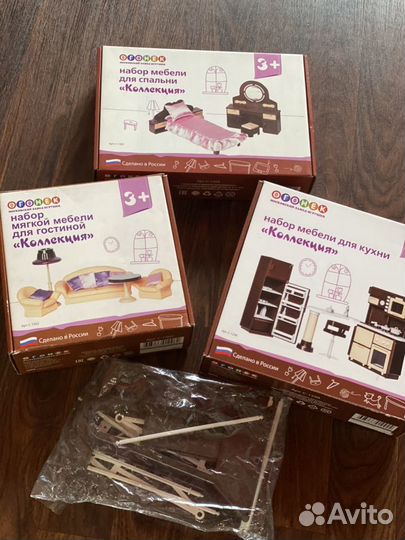 Двухэтажный кукольный коттедж