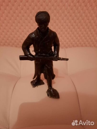 Игрушка солдат