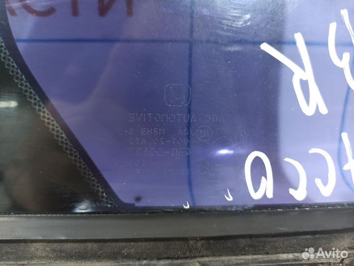 Стекло двери задней правой форточка Honda Accord 8