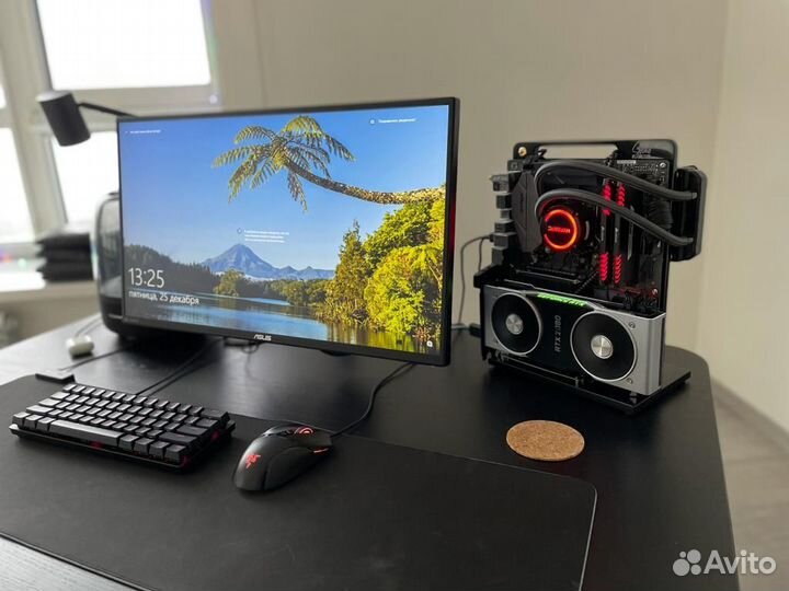 Открытый корпус для компьютера формата ATX