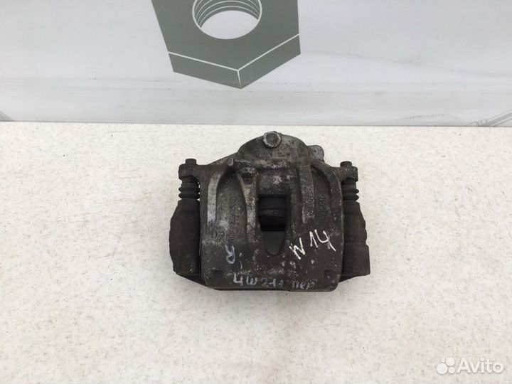 Тормозной суппорт передний правый Mercedes-Benz E