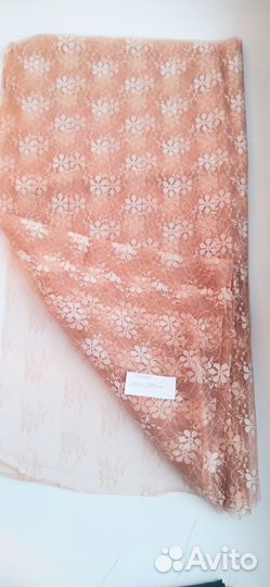 Отрез ткани гипюр