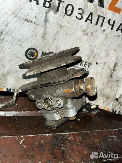 Насос гидроусилителя Nissan Serena 1996