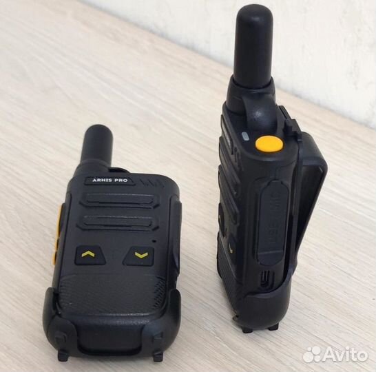 Рация с наушником, радиостанция с гарнитурой