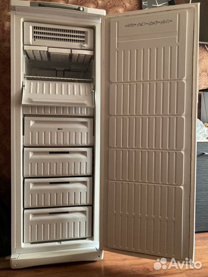 Морозильный шкаф Indesit sfr167nf.002
