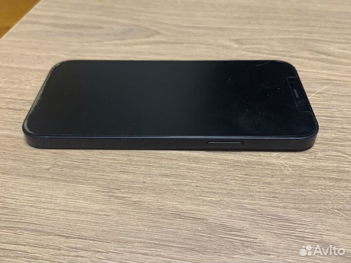 Телефон iPhone 12