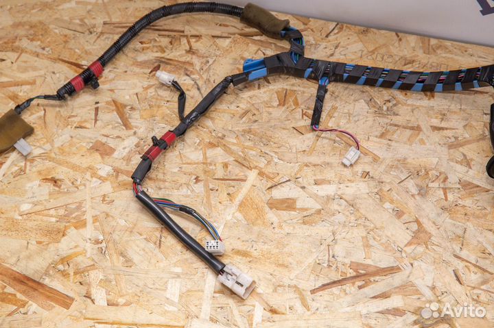 Коса передней левой двери Toyota Chaser GX90