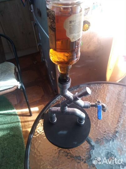 Человек наливайка