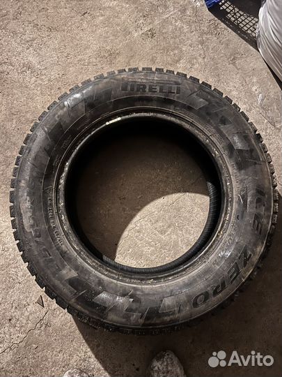 Pirelli Ice Zero 215/65 R16