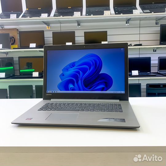 Ноутбук Lenovo 8RAM/SSD/17,3