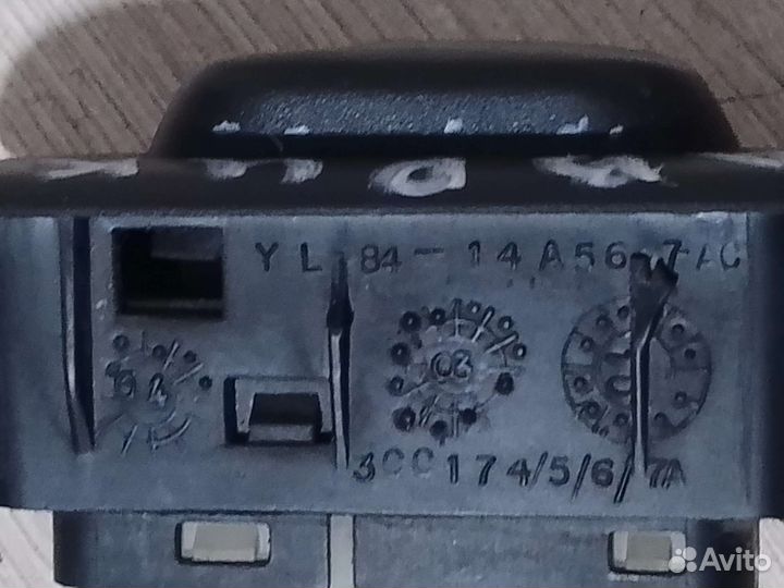 Кнопка стеклоподъемника Ford Maverick