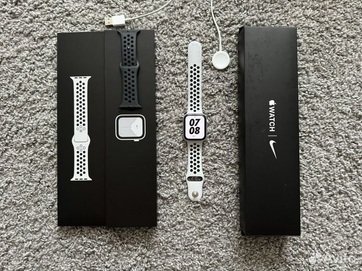 Apple watch SE 44mm (Nike)