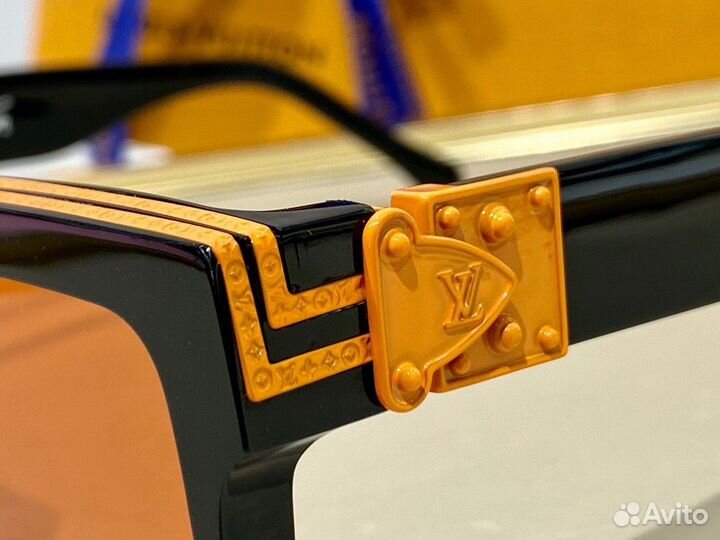 Солнцезащитные очки Louis Vuitton