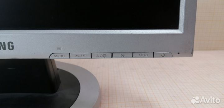 Монитор б/у 17