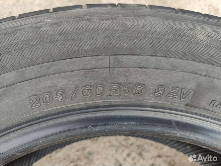 Yokohama Advan dB V551 205/60 R16