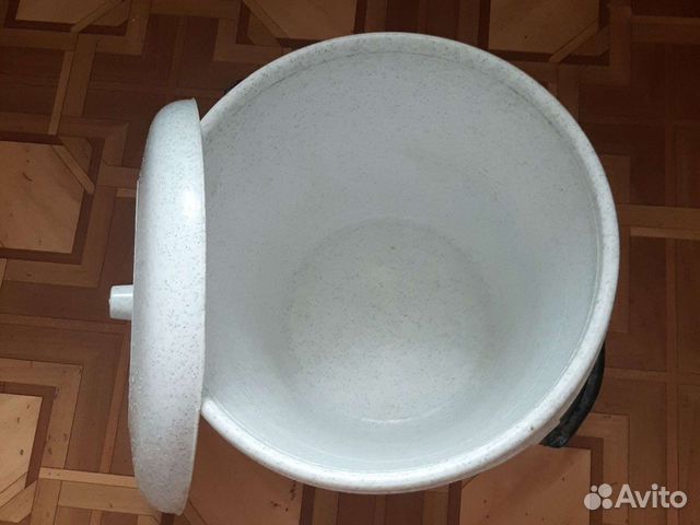 Ведро с крышкой