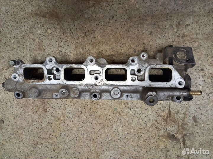 Топливная рампа Volkswagen Golf 5 2004