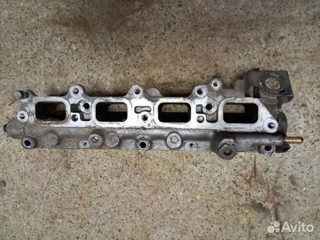 Топливная рампа Volkswagen Golf 5 2004