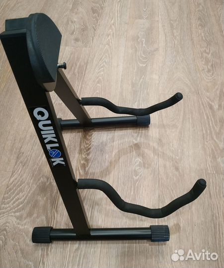Стойка для акустической гитары quiklok GS438