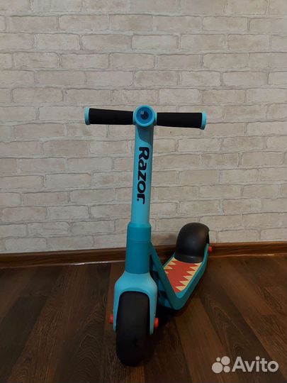 Самокат Razor