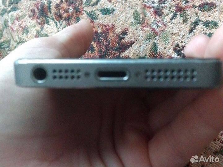 Телефон iPhone 5s