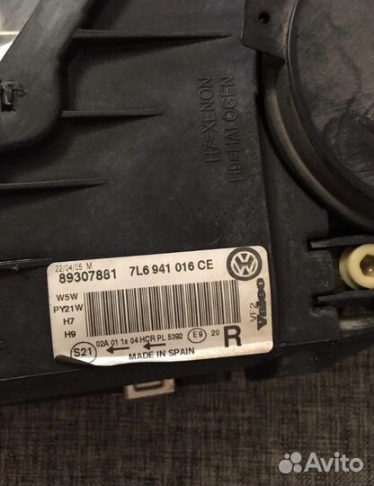 Фара VW Touareg 03-07 оригинал б/у правая