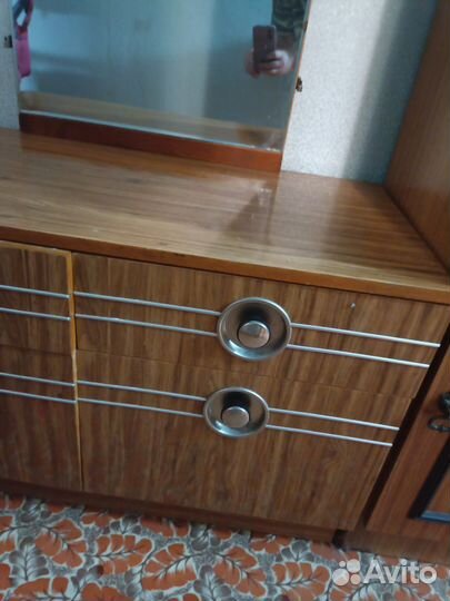 Трюмо с зеркалом