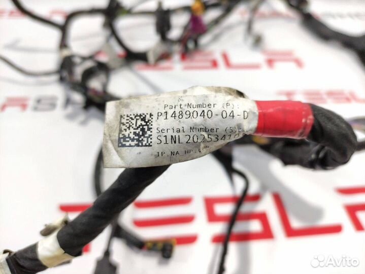 Электропроводка центральной панели Tesla Model Y