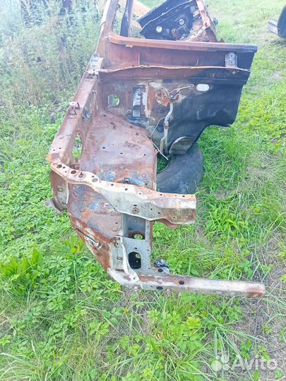 Передний правый лонжерон toyota land cruiser 200