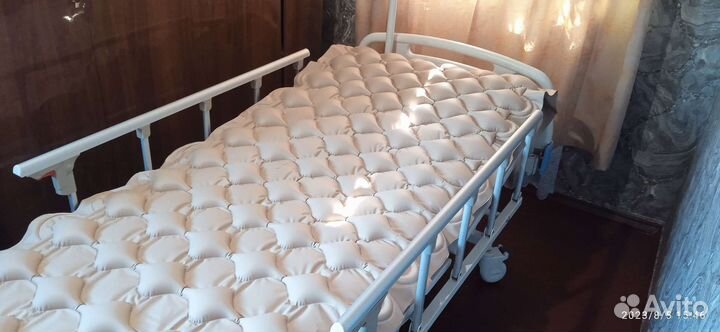 Медицинская кровать с матрасом