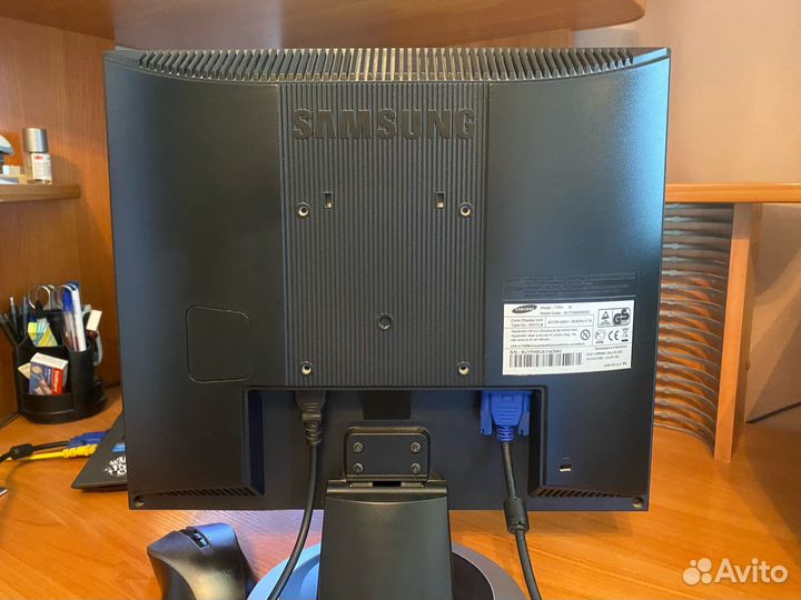 Монитор Samsung Syncmaster 710N