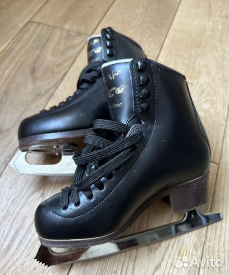 Фигурные коньки Graf Ace 32
