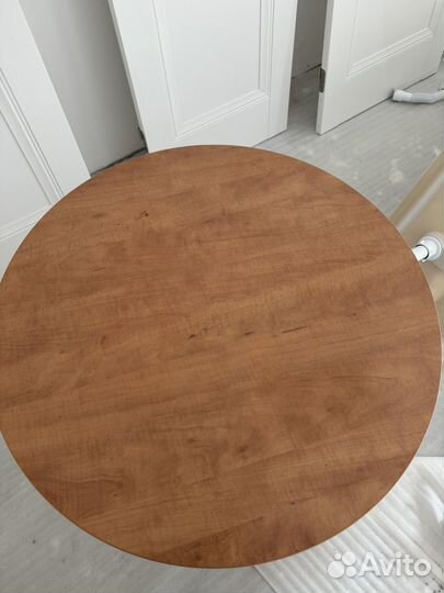 Стол на колесах с подъемным механизмом