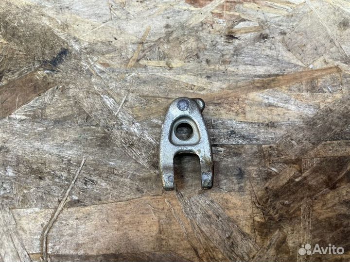 Кронштейн форсунки Renault Duster