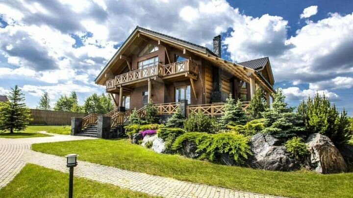 Дом 640 м² на участке 1,26 га