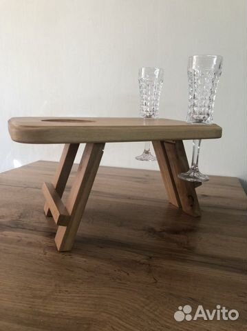 Столик для вина