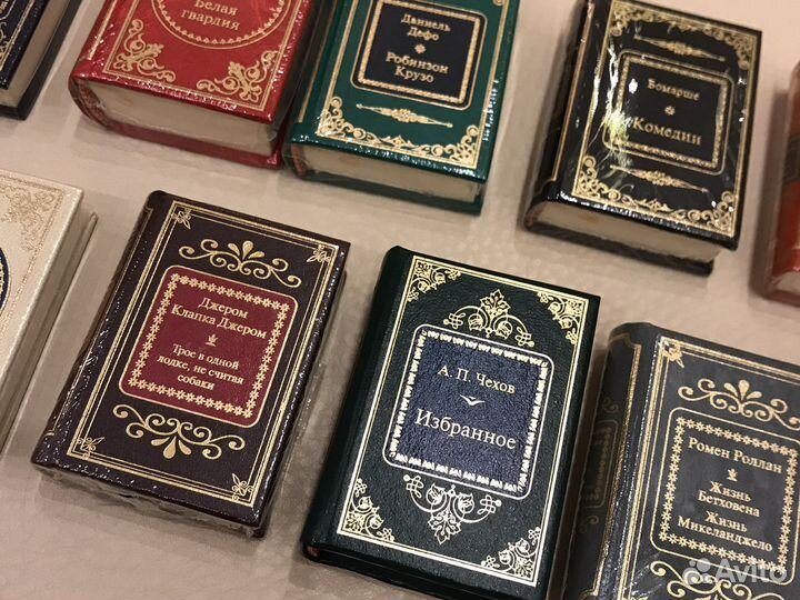 Книги в миниатюре