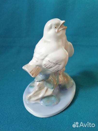 Фарфоровая статуэтка 