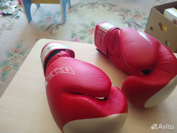 Боксерские перчатки 10 oz
