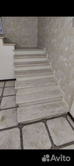 Обшивка лестницы деревом