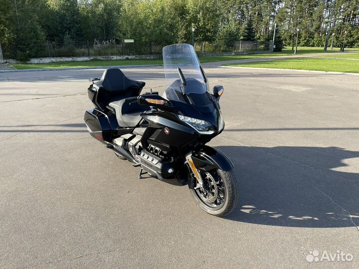 Продам Honda GoldWing Tour DCT (автомат)